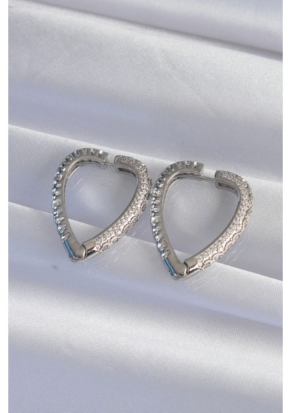 Bfs Pirinç Gümüş Renk Zirkon Taşlı Motifli Kalp Küpe fiyatları