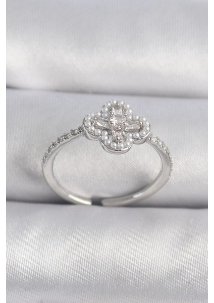 Bfs Pirinç Gümüş Renk Zirkon Taşlı Yonca Model Inci Detay Kadın Yüzük