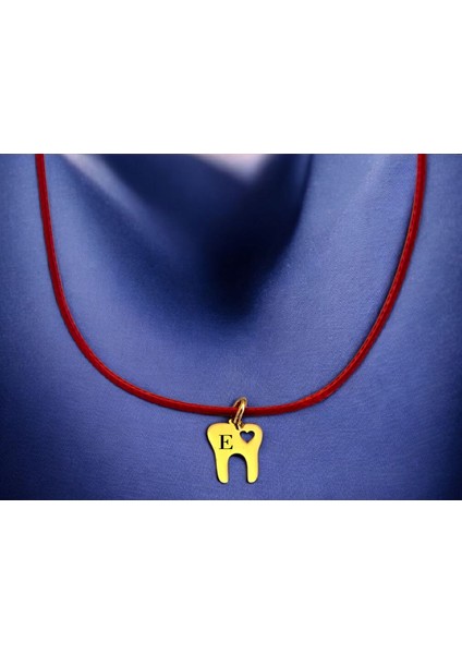 14 Ayar Plakalı Altın E Harfine Özel Kırmızı Bağlıklı Diş Motifli Hediyelik KOLYE-627HARF fiyatları