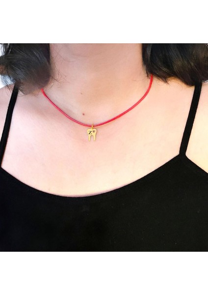 Altın Plakalı 14 Ayar Z Harfine Özel Kırmızı Bağlıklı Diş Motifli Hediyelik KOLYE-627HARF