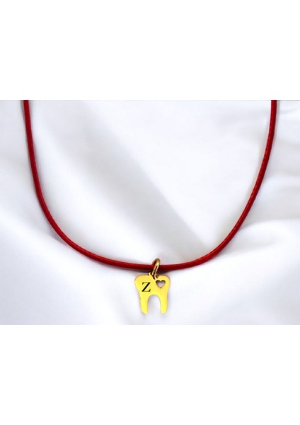 Altın Plakalı 14 Ayar Z Harfine Özel Kırmızı Bağlıklı Diş Motifli Hediyelik KOLYE-627HARF fiyatları