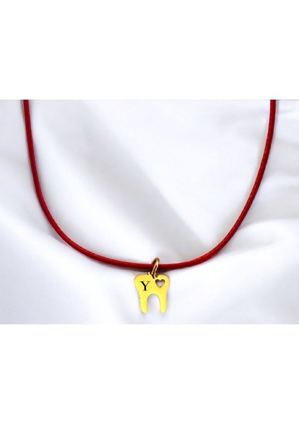 Altın Plakalı 14 Ayar Y Harfine Özel Diş Motifli Kırmızı Bağlıklı Hediyelik KOLYE-627HARF fiyatları