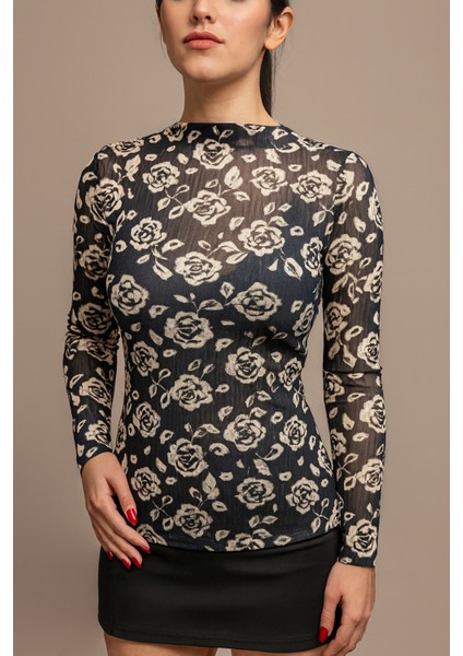 Siyah-Beyaz Çiçek Desenli Tül Bluz