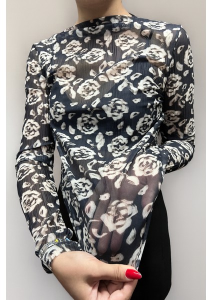 Siyah-Beyaz Çiçek Desenli Tül Bluz fiyatları