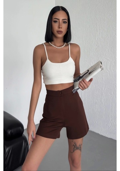 Tarz ve Rahatlığı Bir Arada Sunan Yüksek Bel Esnek Likralı Krep Şort Kahverengi modelleri