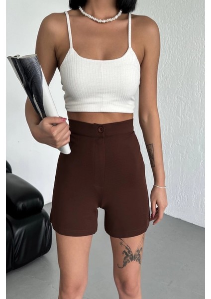 Tarz ve Rahatlığı Bir Arada Sunan Yüksek Bel Esnek Likralı Krep Şort Kahverengi fırsatları