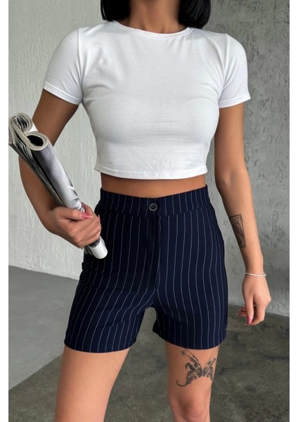 Zarif ve Şıklığı Bir Arada Sunan Yüksek Bel Krep Esnek Çimalı Çizgili Şort Lacivert fiyatları
