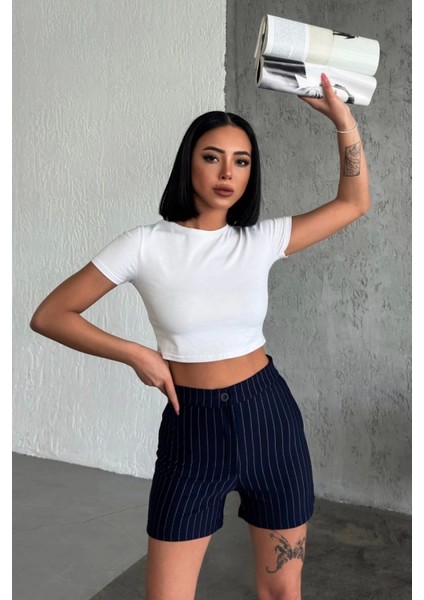 Zarif ve Şıklığı Bir Arada Sunan Yüksek Bel Krep Esnek Çimalı Çizgili Şort Lacivert modelleri
