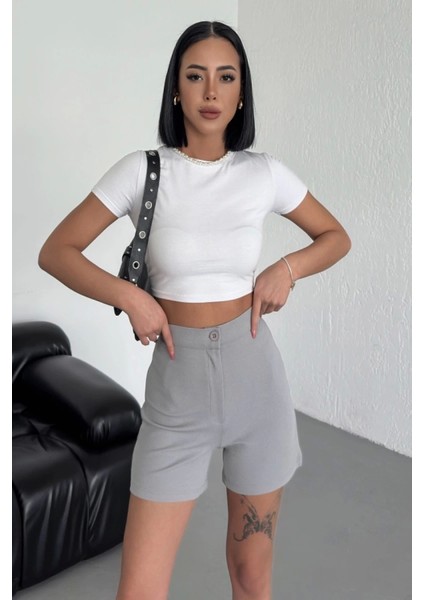 Tarz ve Rahatlığı Bir Arada Sunan Yüksek Bel Esnek Likralı Krep Şort Gri fiyatları