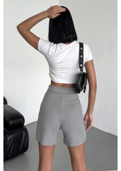 Tarz ve Rahatlığı Bir Arada Sunan Yüksek Bel Esnek Likralı Krep Şort Gri fırsatları