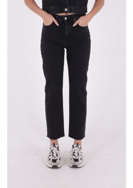 Paçaları Dikişsiz ve Yüksek Belli Kadın Kot Pantolon Mom Fit Jean Antrasit fiyatları