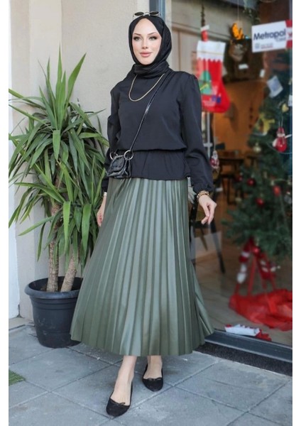 Zarif ve Modern Pileli Parlak Krep Gizli Lastikli Haki Etek