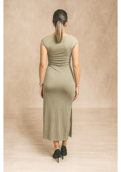 Yırtmaç Detaylı Sade ve Şık Uzun Elbise fırsatları