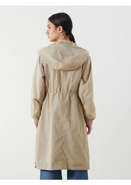 Lcw Modest Kadın Kapüşonlu Düz Yağmurluk (W5) fiyatları