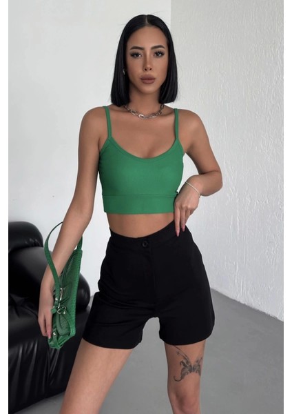 Tarz ve Rahatlığı Bir Arada Sunan Yüksek Bel Esnek Likralı Krep Şort Siyah