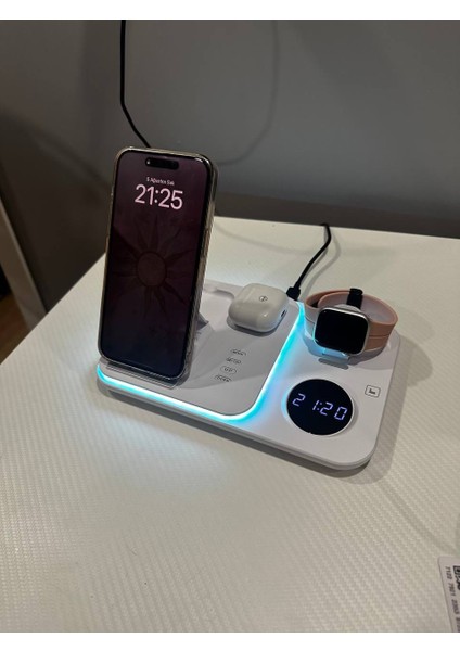 🔋 3’ü 1 Arada Kablosuz Şarj Istasyonu | Telefon, Akıllı Saat ve Kulaklık Için Hızlı Şarj + LED Saat Ekranı