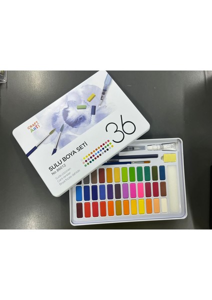 36 Renk Suluboya Seti - Metal Kutulu - Fırça, Su Kalemi, Çizim Kalemi, Sünger, Silgi ve Beyaz Akrilik Boya Hediyeli