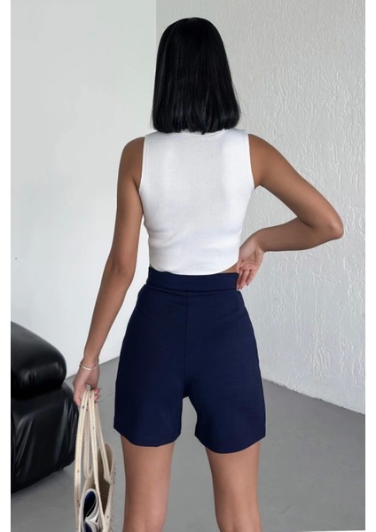 Tarz ve Rahatlığı Bir Arada Sunan Yüksek Bel Esnek Likralı Krep Şort Lacivert indirimleri