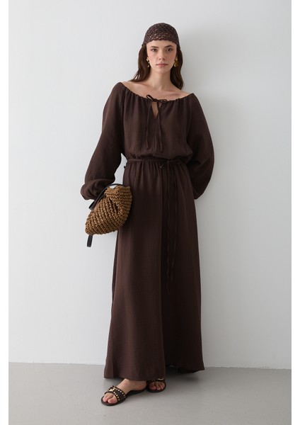 Kahverengi Bağlama Detaylı Müslin Elbise