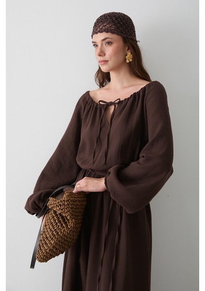 Kahverengi Bağlama Detaylı Müslin Elbise fiyatları
