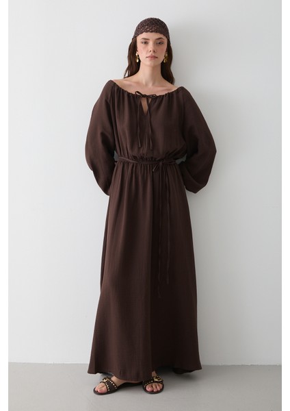 Kahverengi Bağlama Detaylı Müslin Elbise fırsatları