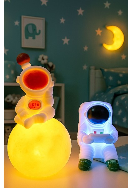 3 D Küre Üzerinde Astronot ve Oturan Astronot LED Gece Lambası