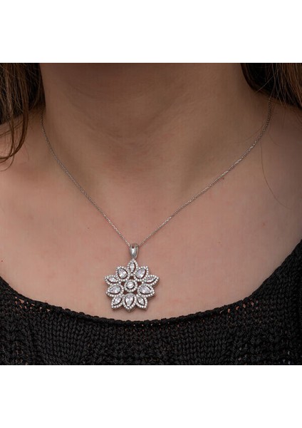 Zirkon Taşlı Çiçek 925 Ayar Gümüş Kadın Kolye