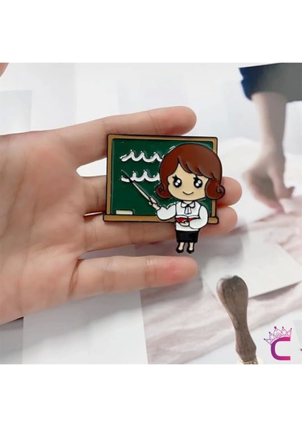 Öğretmen Tasarım Broş - Hediyelik Okul Öğrenci Öğretmenler Günü Hediyesi Yaka Iğnesi Meslek Broşu fiyatları