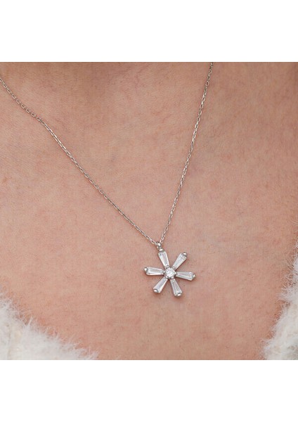 Baget Taşlı Çiçek Desen 925 Ayar Gümüş Kadın Kolye