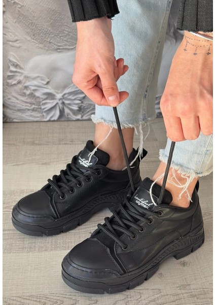 Jule Siyah Cilt Bağcıklı Spor Ayakkabı