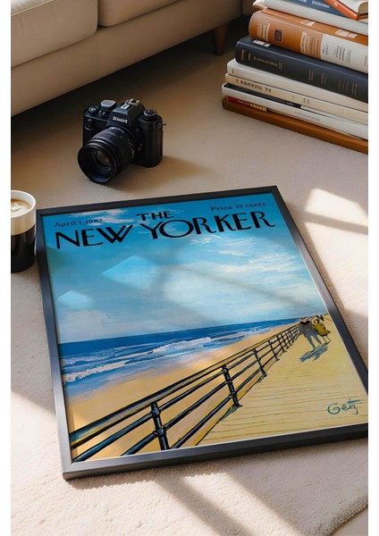 The New Yorker Çerçeveli Tablo April 1 1967 - Tahta Sahil Yolunda Yürüyüşe Çıkan Çift fiyatları