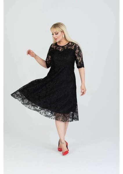 Büyük Beden Astarlı Dantel Kumaş Kısa Kollu Midi Boy Siyah Elbise
