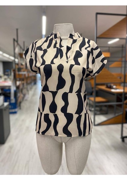 Kadın Yarasa Kol V Yaka Dalgalı Desen Moskrep Kumaş Bluz (Renk Seçenekli)