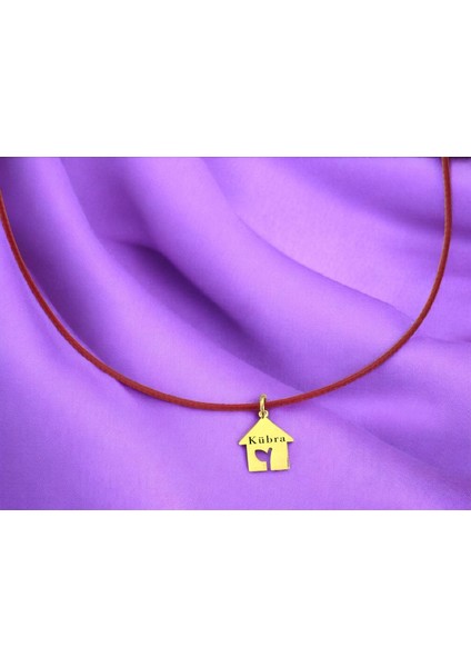 Altın Plakalı 14 Ayar Kübra Ismine Özel Kırmızı Bağlıklı Ev Figürlü Hediyelik KOLYE-628ISIM fiyatları