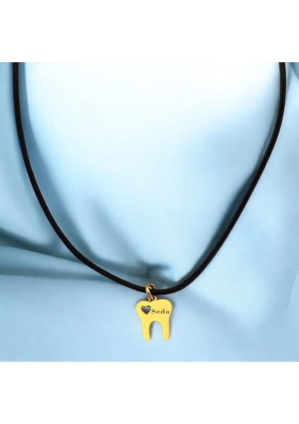 14 Ayar Altın Plakalı Seda Yazılı Siyah Bağlıklı Diş ve Kalp Figürlü Hediyeye Özel KOLYE-629ISIM fiyatları