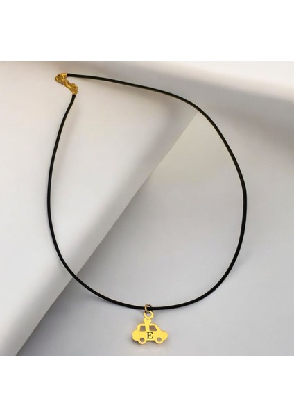 Altın Plakalı 14 Ayar E Harfine Özel Siyah Bağlıklı Araba Figürlü Hediyelik KOLYE-630HARF fiyatları
