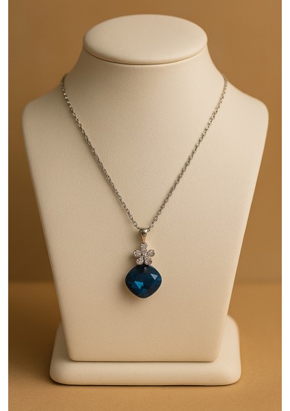 Kadın Gümüş Renkli Zincirli Kolye - Mavi Taşlı Çiçek Motifli Zarif Tasarım indirimleri