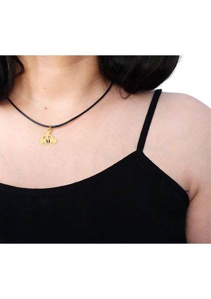 14 Ayar Altın Plakalı M Harfine Özel Siyah Bağlıklı Araba Figürlü Hediyelik KOLYE-630HARF