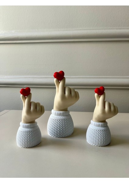 Korean Heart Üçlü Biblo Seti, Kalp Tutan El Sevimli Hediyelik, 9 cm - 14 cm - 9cm