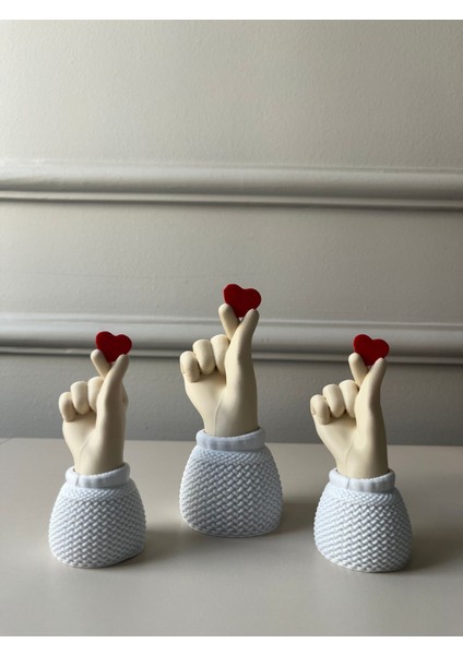 Korean Heart Üçlü Biblo Seti, Kalp Tutan El Sevimli Hediyelik, 9 cm - 14 cm - 9cm fiyatları