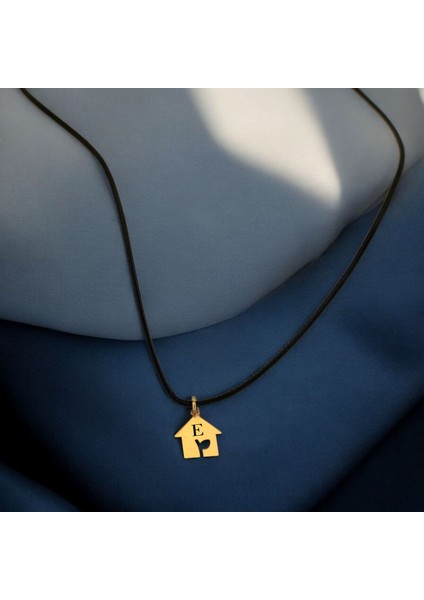 14 Ayar Plakalı Altın E Harfine Özel Siyah Bağlıklı Ev Motifli Hediyelik KOLYE-631HARF fiyatları