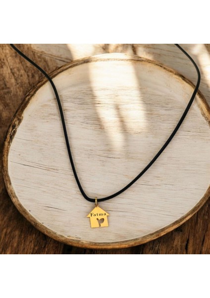Altın Plakalı 14 Ayar Fatma Ismine Özel Siyah Bağlıklı Ev Motifli Hediyelik KOLYE-631ISIM fiyatları