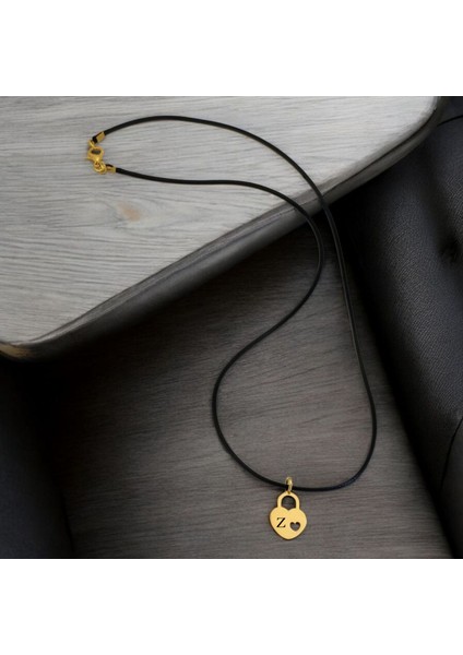 14 Ayar Altın Plakalı Z Harfine Özel Siyah Bağlıklı Kalp Motifli Hediyelik KOLYE-632HARF fiyatları