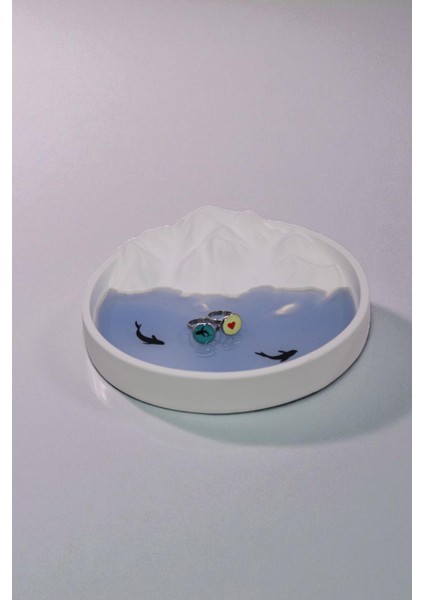 Dağ Figürü ve Balık Detaylı, Mavi Epoksi Dolgulu Takı Organizer Tabağı, Sunumluk, Mumluk, %100 Taş Tozu (18X18CM)