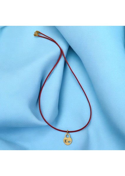 14 Ayar Plakalı Altın E Harfine Özel Kırmızı Bağlıklı Kalp Figürlü Hediyelik KOLYE-633HARF fiyatları