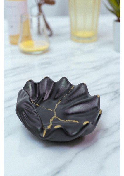 Siyah Gold Çizgi Detaylı Dekoratif Büyük Istiridye Takı Tabağı, Aksesuarlık, Organizer, Mumluk, %100 Taş Tozu 16X16CM (Vernikli) fiyatları