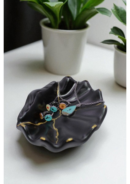 Siyah Gold Çizgi Detaylı Dekoratif Büyük Istiridye Takı Tabağı, Aksesuarlık, Organizer, Mumluk, %100 Taş Tozu 16X16CM (Vernikli) modelleri