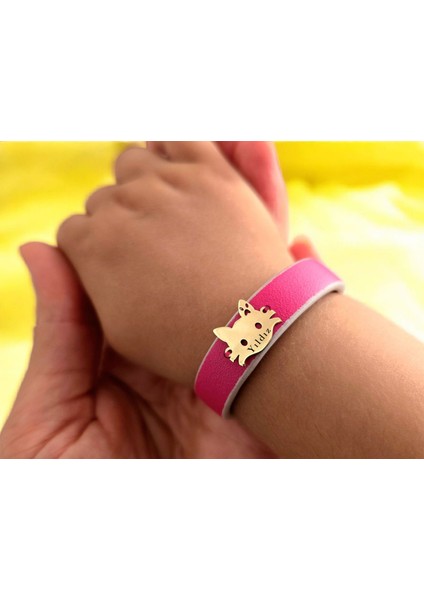 Altın Plakalı 14 Ayar Yıldız Ismine Özel Kedi Motifli Doğal Pembe Derili Hediye BILEKLIK-634ISIM