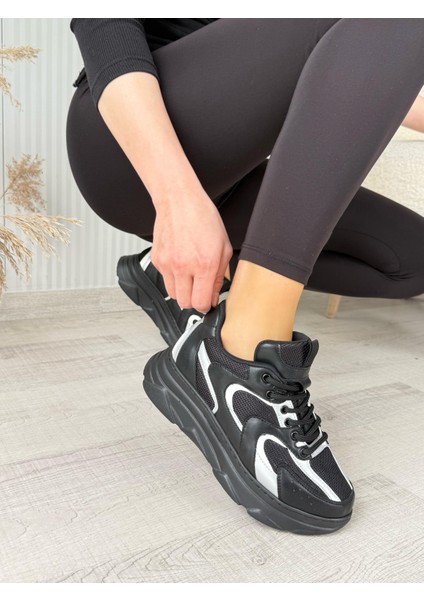 Beyaz Detaylı Bağcıklı Spor Ayakkabı Cilt Siyah Topuk Boyu 3 cm fiyatları