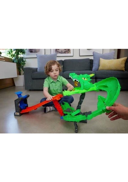 Monster Trucks Sharks Vs Dinos Dragon Demolition Track Set JFR06 fırsatları